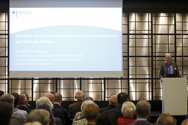 Präsentation von Dr. Rolf Schmachtenberg (BMAS)