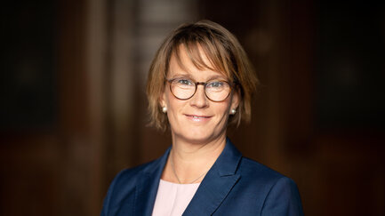 Porträtfoto von Melanie Schlotzhauer, Vorsitzende der 101. Arbeits- und Sozialministerkonferenz