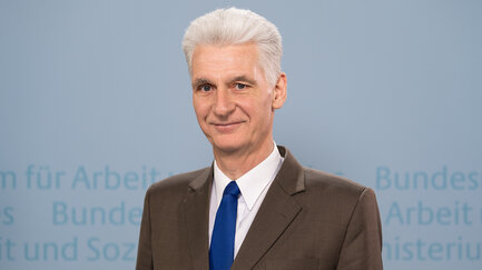 Porträtfoto von Dr. Rolf Schmachtenberg, Beamteter Staatssekretär im Bundesministerium für Arbeit und Soziales