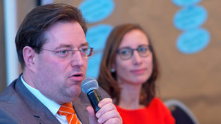 Marco Winzer und Christin Wölk berichteten zu den Rahmenvertragsverhandlungen in Sachsen
